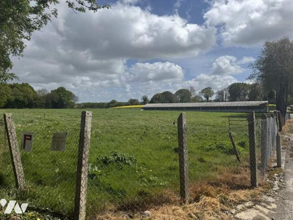 ENSEMBLE DE TERRES AGRICOLES+ HANGAR+ POULAILLERS