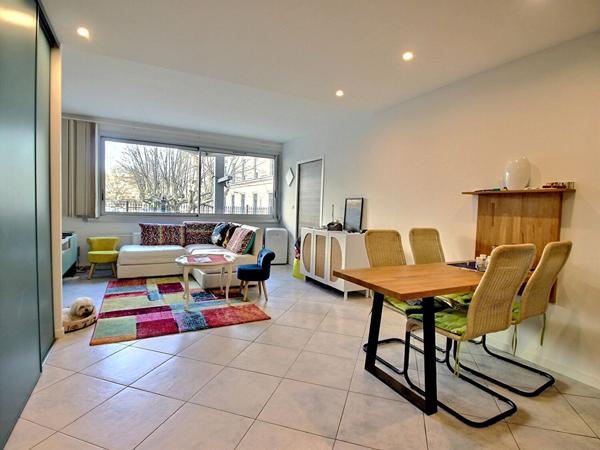 Appartement 2 pièces à vendre totalement rénové - Avignon, secteur République - Corps Saints