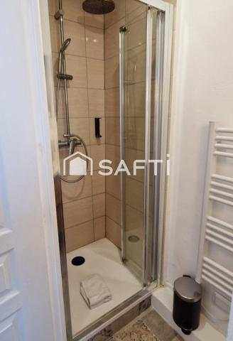 maison atypique en bonne état de 42m², 2 chambres, 2 salles d'eau, 2 toilettes,