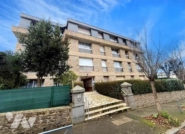 A VENDRE APPARTEMENT TYPE II LOGGIA STATIONNEMENT PRIVATIF CAVES