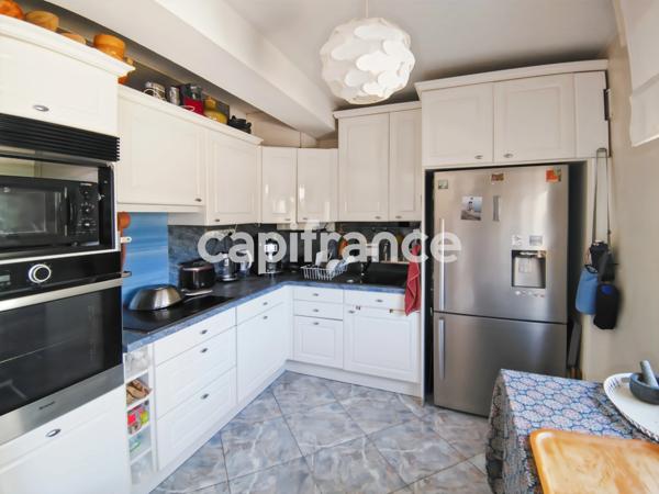 HERAULT (34) LA GRANDE−MOTTE (34280) à vendre Appartement 3 pièces de 91 m 2 et terrasse de 120 m 2 + garage.