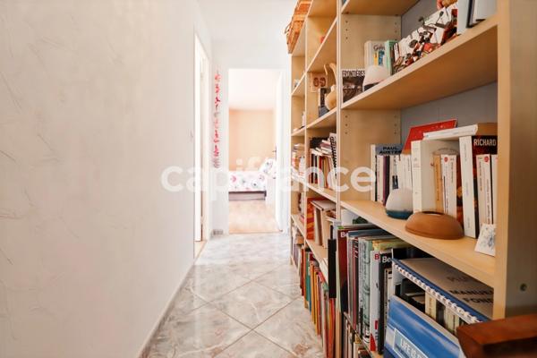 HERAULT (34) LA GRANDE−MOTTE (34280) à vendre Appartement 3 pièces de 91 m 2 et terrasse de 120 m 2 + garage.