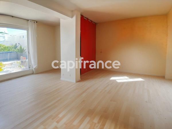 HERAULT (34) LA GRANDE−MOTTE (34280) à vendre Appartement 3 pièces de 91 m 2 et terrasse de 120 m 2 + garage.