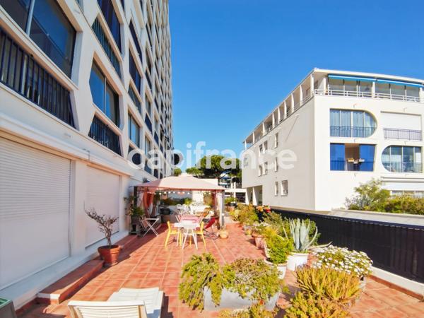 HERAULT (34) LA GRANDE−MOTTE (34280) à vendre Appartement 3 pièces de 91 m 2 et terrasse de 120 m 2 + garage.