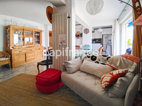 HERAULT (34) LA GRANDE−MOTTE (34280) à vendre Appartement 3 pièces de 91 m 2 et terrasse de 120 m 2 + garage.