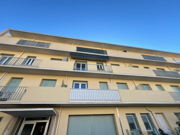Appartement à vendre 3 pièces HYERES (83) Appartement T3 rénové - Quartier Riondet – Terrasse, balcon, cave – Tout à pied