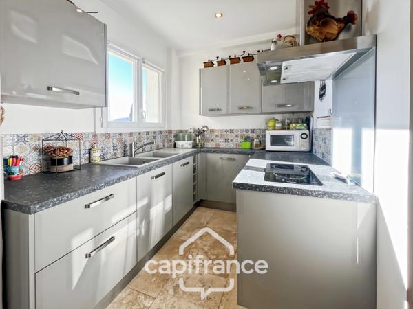 Appartement à vendre 3 pièces HYERES (83) Appartement T3 rénové - Quartier Riondet – Terrasse, balcon, cave – Tout à pied