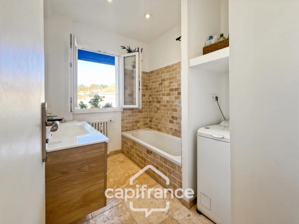 Appartement à vendre 3 pièces HYERES (83) Appartement T3 rénové - Quartier Riondet – Terrasse, balcon, cave – Tout à pied