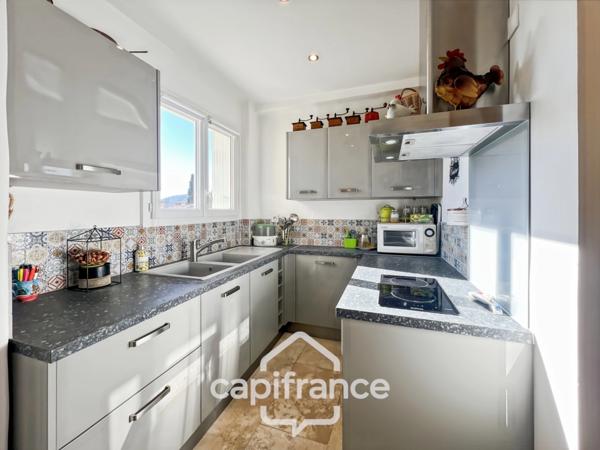 Appartement à vendre 3 pièces HYERES (83) Appartement T3 rénové - Quartier Riondet – Terrasse, balcon, cave – Tout à pied