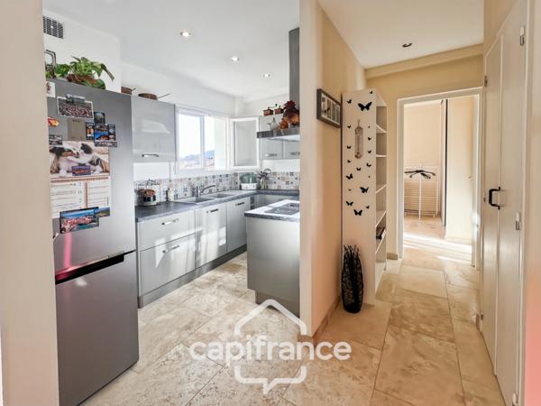 Appartement à vendre 3 pièces HYERES (83) Appartement T3 rénové - Quartier Riondet – Terrasse, balcon, cave – Tout à pied