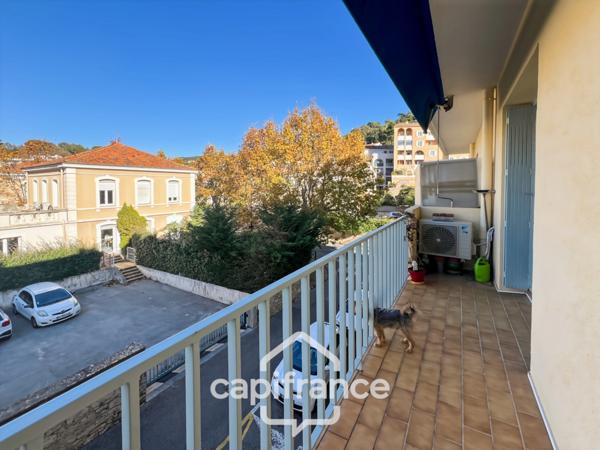 Appartement à vendre 3 pièces HYERES (83) Appartement T3 rénové - Quartier Riondet – Terrasse, balcon, cave – Tout à pied