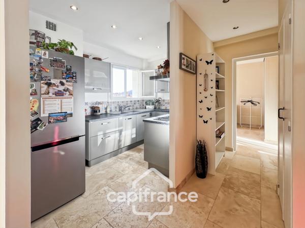 Appartement à vendre 3 pièces HYERES (83) Appartement T3 rénové - Quartier Riondet – Terrasse, balcon, cave – Tout à pied