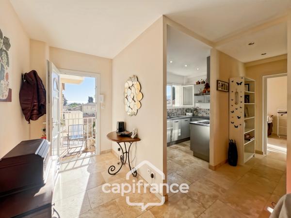 Appartement à vendre 3 pièces HYERES (83) Appartement T3 rénové - Quartier Riondet – Terrasse, balcon, cave – Tout à pied
