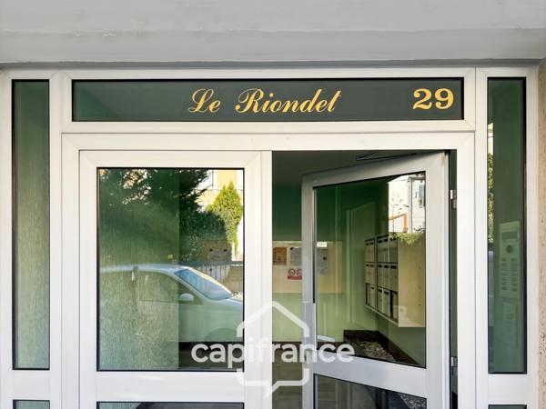 Appartement à vendre 3 pièces HYERES (83) Appartement T3 rénové - Quartier Riondet – Terrasse, balcon, cave – Tout à pied