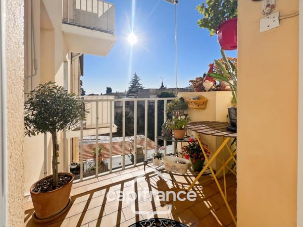 Appartement à vendre 3 pièces HYERES (83) Appartement T3 rénové - Quartier Riondet – Terrasse, balcon, cave – Tout à pied