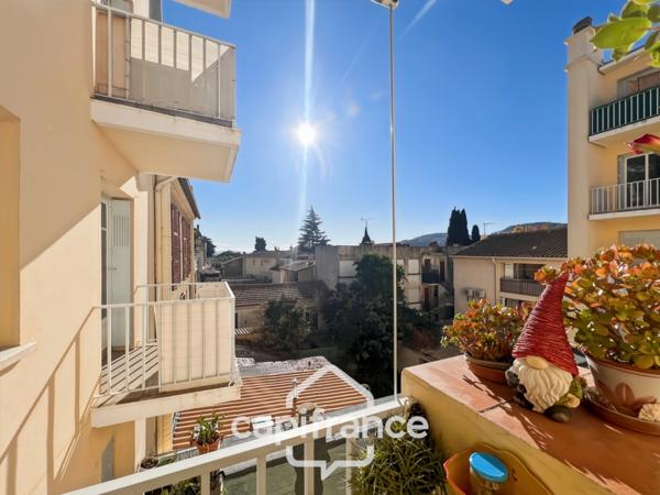 Appartement à vendre 3 pièces HYERES (83) Appartement T3 rénové - Quartier Riondet – Terrasse, balcon, cave – Tout à pied