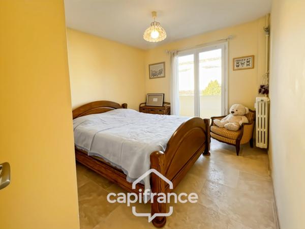 Appartement à vendre 3 pièces HYERES (83) Appartement T3 rénové - Quartier Riondet – Terrasse, balcon, cave – Tout à pied