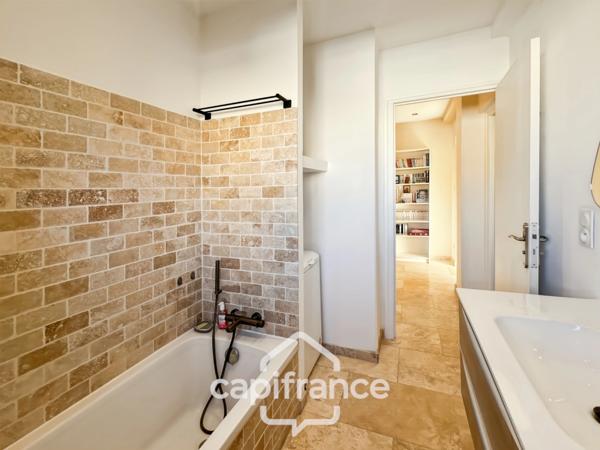 Appartement à vendre 3 pièces HYERES (83) Appartement T3 rénové - Quartier Riondet – Terrasse, balcon, cave – Tout à pied