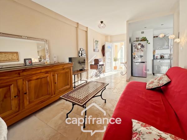Appartement à vendre 3 pièces HYERES (83) Appartement T3 rénové - Quartier Riondet – Terrasse, balcon, cave – Tout à pied