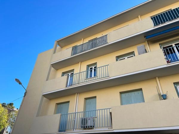 Appartement à vendre 3 pièces HYERES (83) Appartement T3 rénové - Quartier Riondet – Terrasse, balcon, cave – Tout à pied