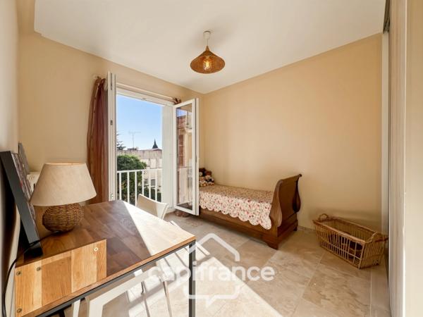 Appartement à vendre 3 pièces HYERES (83) Appartement T3 rénové - Quartier Riondet – Terrasse, balcon, cave – Tout à pied