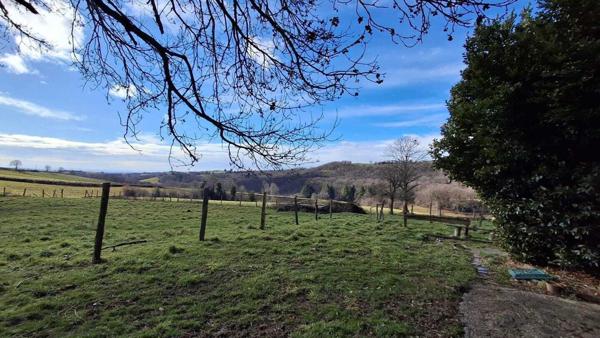 Maison de 180m2 avec dépendance et terrain de 8000m2 185 000 €