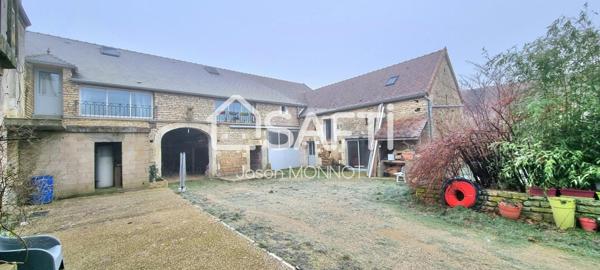 Corps de Ferme de 270 m² habitable Avec dépendances