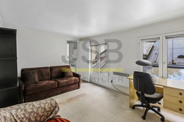 75004 - STUDIO DANS UNE MAGNIFIQUE COPROPRIETE AU COEUR DU MARAIS