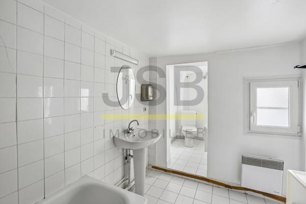 75004 - STUDIO DANS UNE MAGNIFIQUE COPROPRIETE AU COEUR DU MARAIS
