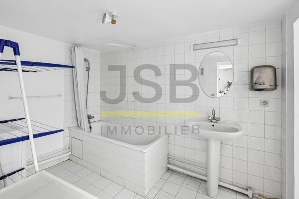 75004 - STUDIO DANS UNE MAGNIFIQUE COPROPRIETE AU COEUR DU MARAIS