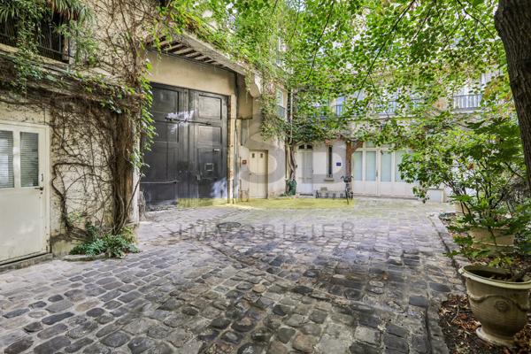 75004 - STUDIO DANS UNE MAGNIFIQUE COPROPRIETE AU COEUR DU MARAIS