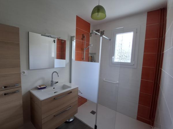 Pavillon de plain-pied, quartier calme
