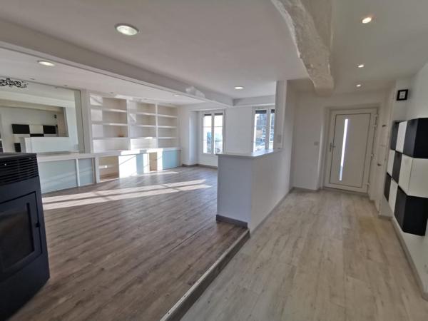 Maison plein centre d'Aigre