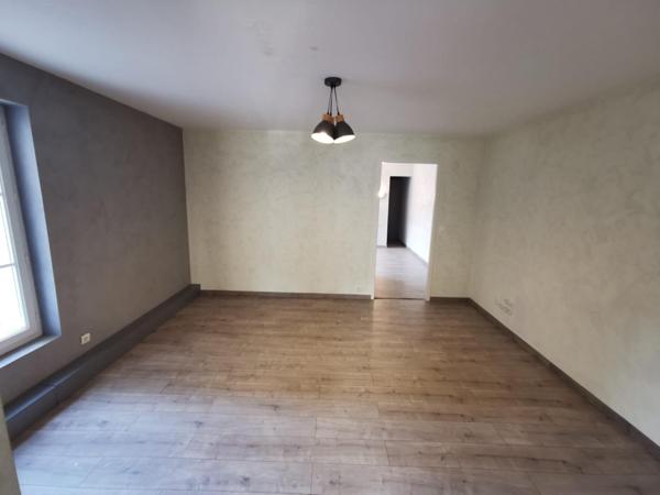 Maison plein centre d'Aigre