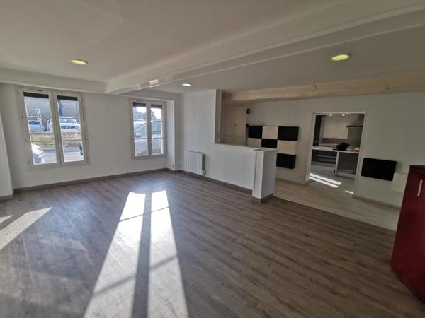 Maison plein centre d'Aigre