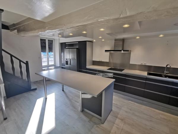 Maison plein centre d'Aigre