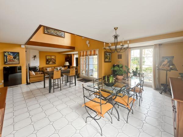 Maison d'exception 214m² ? 5 ch ? Ponton privé ? Port Cergy