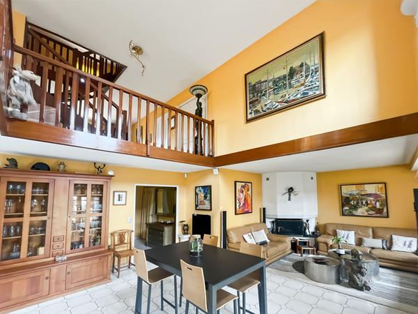 Maison d'exception 214m² ? 5 ch ? Ponton privé ? Port Cergy