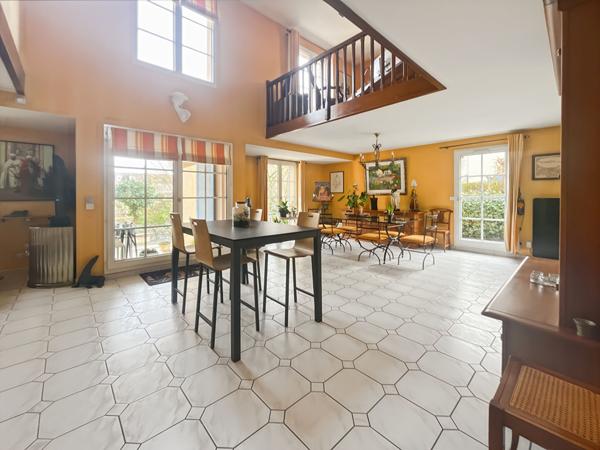 Maison d'exception 214m² ? 5 ch ? Ponton privé ? Port Cergy