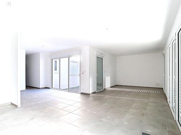 Maison Neuve Plain- pied à Vendre à Beaupréau en Mauges - 6 Chambres et Confort Moderne !