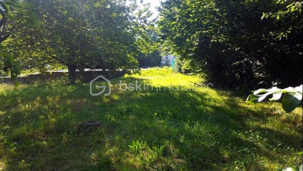 A saisir ce terrain constructible situé au centre du village de Chauffayer sur la commune d'Aubessagne . 
Parcelle de 602 m² , libre constructeur . Idéal pour investissement logements à louer ou pour maison individuelle . 
Exposition Sud , vue montagne 
Non viabilisé mais avec viabilités proches . 
Plus de photos sur demande