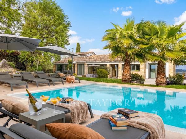Villa rénovée avec un studio indépendant à louer à Valbonne - Domaine privé, piscine chauffée, 6 chambres