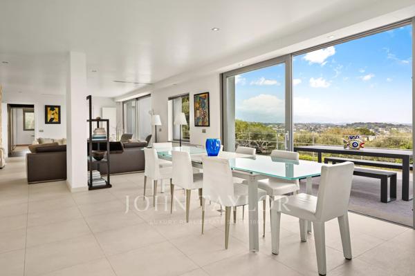 Villa rénovée avec un studio indépendant à louer à Valbonne - Domaine privé, piscine chauffée, 6 chambres