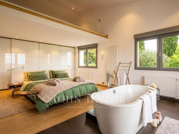 Villa rénovée avec un studio indépendant à louer à Valbonne - Domaine privé, piscine chauffée, 6 chambres