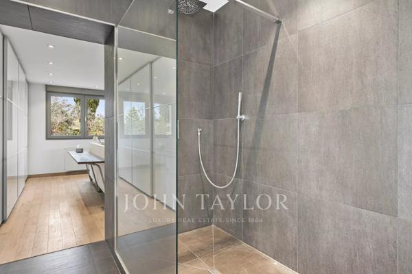 Villa rénovée avec un studio indépendant à louer à Valbonne - Domaine privé, piscine chauffée, 6 chambres