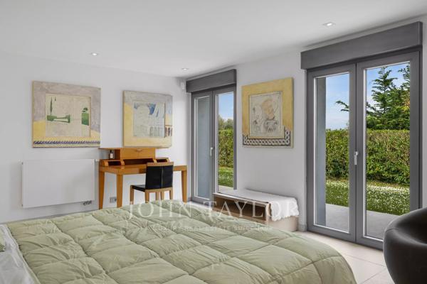 Villa rénovée avec un studio indépendant à louer à Valbonne - Domaine privé, piscine chauffée, 6 chambres