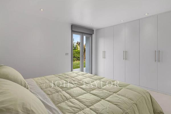 Villa rénovée avec un studio indépendant à louer à Valbonne - Domaine privé, piscine chauffée, 6 chambres