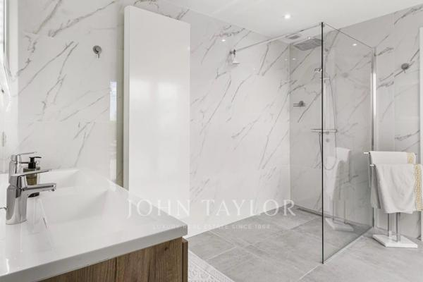 Villa rénovée avec un studio indépendant à louer à Valbonne - Domaine privé, piscine chauffée, 6 chambres