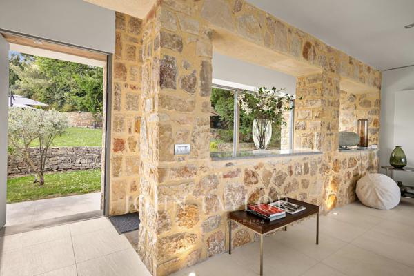 Villa rénovée avec un studio indépendant à louer à Valbonne - Domaine privé, piscine chauffée, 6 chambres