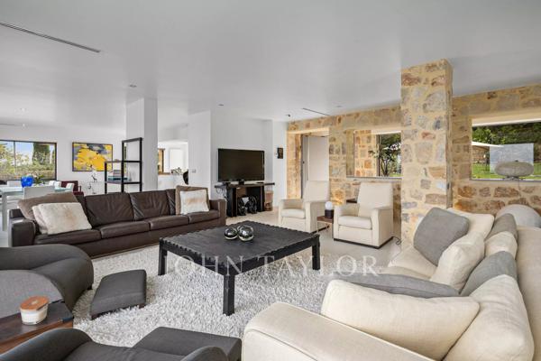 Villa rénovée avec un studio indépendant à louer à Valbonne - Domaine privé, piscine chauffée, 6 chambres